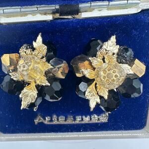 Vendome gold tone leaves black glass beads beaded cluster clip on earrings